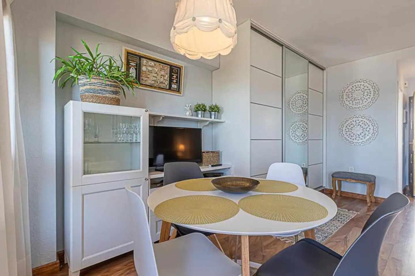 Encantador Apartamento En Primera Linea De Playa Benalmádena Exterior foto