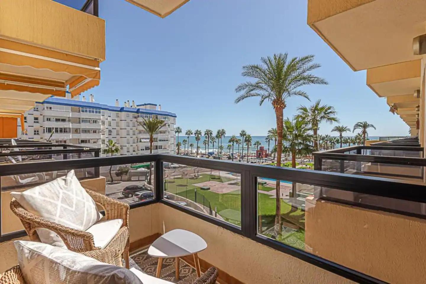 Encantador Apartamento En Primera Linea De Playa Benalmádena Exterior foto