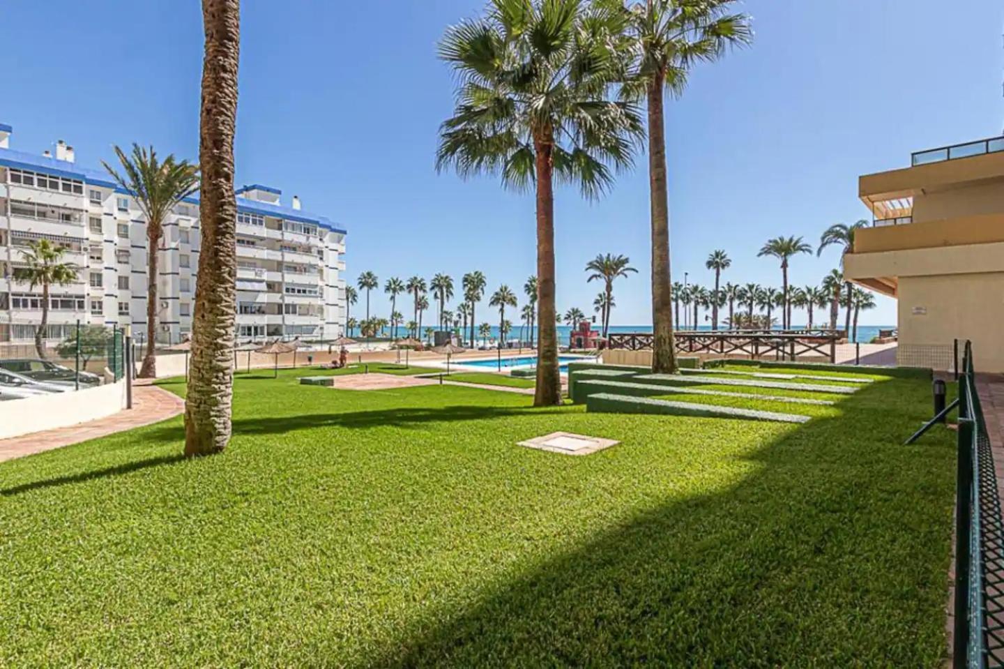 Encantador Apartamento En Primera Linea De Playa Benalmádena Exterior foto